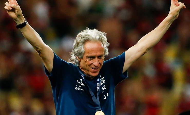 Empresário de Jorge Jesus viaja para o Rio de Janeiro para negociar com o Flamengo, diz site
