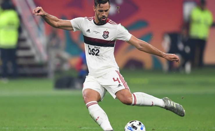 Flamengo pode tentar volta de Pablo Marí, por empréstimo, diz site