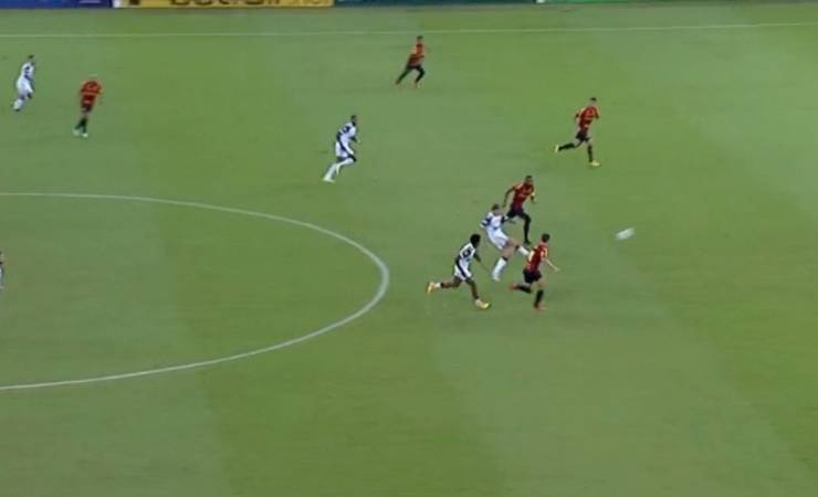 Sport x Flamengo: Pedro arrisca do meio de campo e quase marca golaço; veja lance