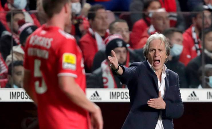 #ForaJJ: torcedores de Benfica e Flamengo pedem saída de Jorge Jesus do clube
