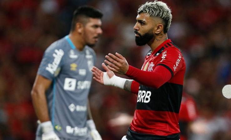 Torcida do Flamengo xinga jogadores após derrota para o Santos: 'Time sem vergonha'