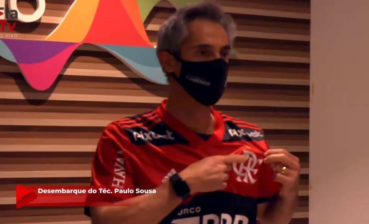 ‘O Flamengo está presente em qualquer pessoa que ama o futebol’, diz Paulo Sousa em chegada ao Brasil