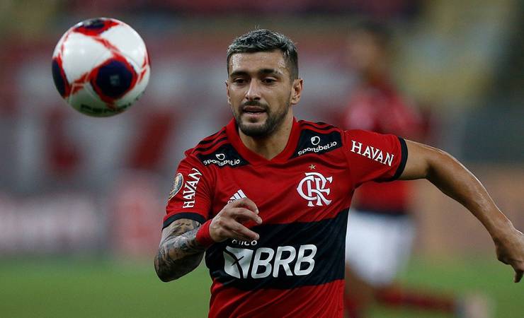 Flamengo anuncia a renovação de contrato de Arrascaeta