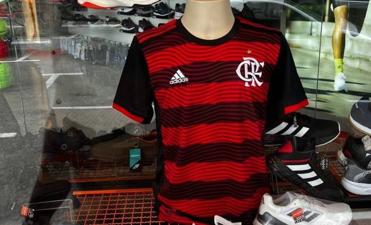 Imagem da nova camisa nº1 do Flamengo vaza nas redes sociais antes do lançamento