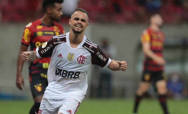 Emocionado, Michael se despede do Flamengo: 'Sinto que fui muito amado'