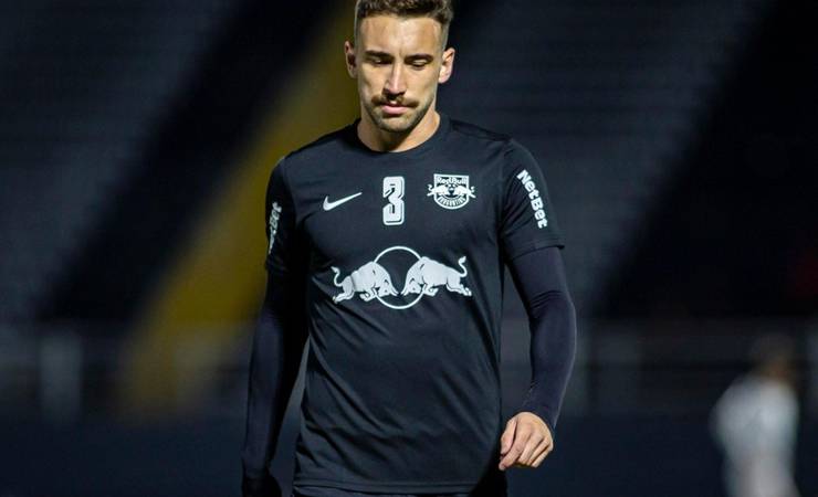 Torcedores do Flamengo invadem perfil de Léo Ortiz, do Red Bull Bragantino