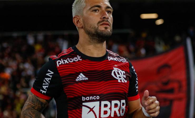 Torcedores elogiam 1º tempo de Arrascaeta em Botafogo x Flamengo: 'Melhor do Brasil'
