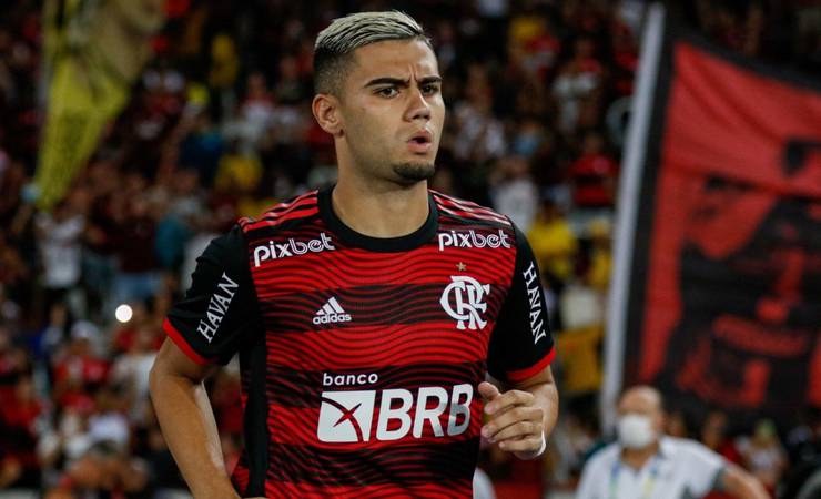 Torcedores do Flamengo criticam 1º tempo de Andreas Pereira contra o Vasco: 'Erra tudo'