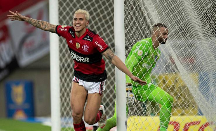Palmeiras oferece R$ 110 milhões e mais dois jogadores por Pedro, atacante do Flamengo