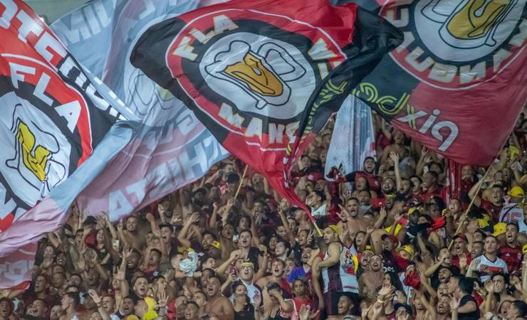 Torcida do Flamengo provoca o Vasco após vitória em clássico: 'Vai jogar a Série B'