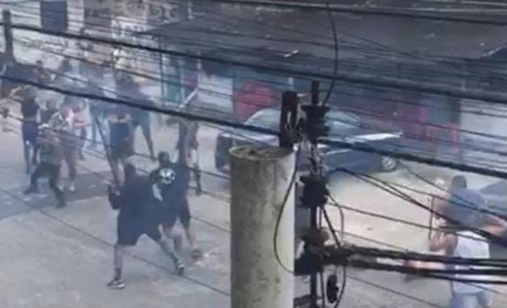 Torcedores de Flamengo e Vasco se envolvem em briga antes do clássico