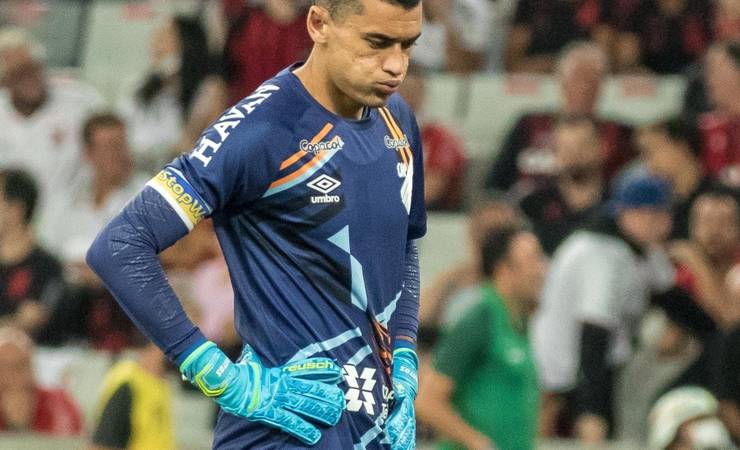 Athletico anuncia a saída de Santos, que irá para o Flamengo