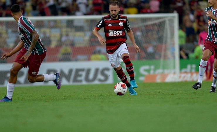 Arão e Éverton Ribeiro iniciam FlaxFlu no banco de reservas