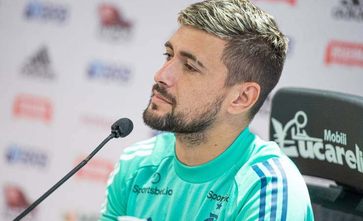 Flamengo informa que Arrascaeta e Isla estão fora da estreia da Libertadores