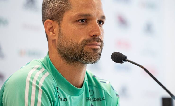 Torcedores do Flamengo fazem campanha pela saída de Diego Ribas
