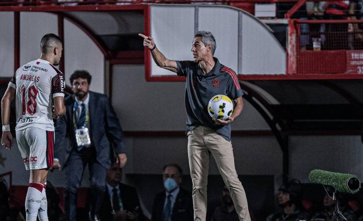 #ForaPauloSousa: torcedores exigem a saída do treinador do Flamengo