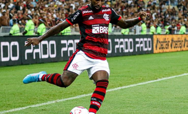 Torcedores do Flamengo não perdoam falha de Rodinei em gol de empate do São Paulo