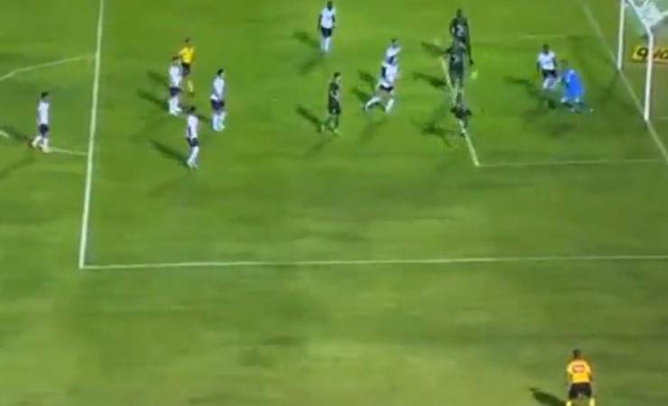 Manoel, do Altos-PI, faz golaço de bicicleta contra o Flamengo; assista