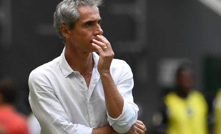 Torcida do Flamengo xinga Paulo Sousa em Volta Redonda: 'Burro!'