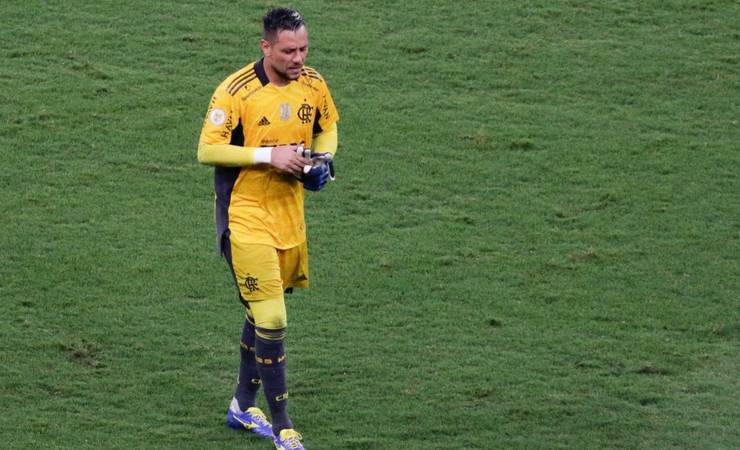 Flamengo: Diego Alves é cortado do jogo contra o Fortaleza por opção de Paulo Sousa