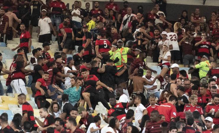 Torcedores do Flamengo entram em confronto na arquibancada do Maracanã
