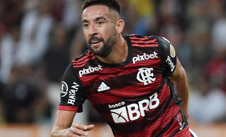 Isla, do Flamengo, fará exames médicos na segunda para assinar com a U. Católica