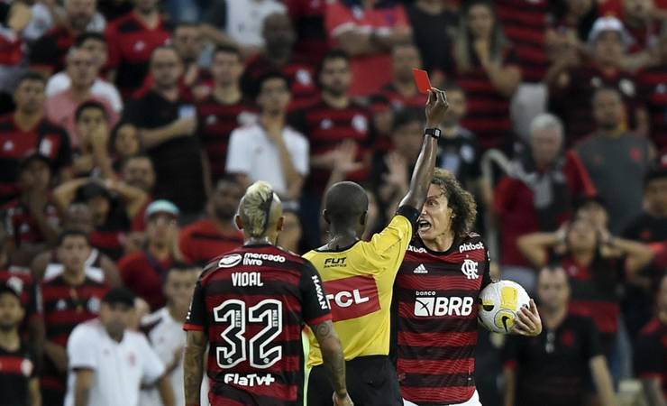 Flamengo não terá Thiago Maia e David Luiz, suspensos, para volta contra o Athletico