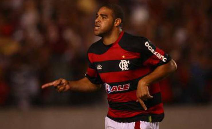Flamengo homenageia Adriano por aniversário de 40 anos: 'Nem cavalo aguenta'