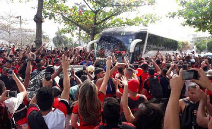 Torcedores do Flamengo organizam ação de apoio no Ninho antes de final da Copa do Brasil