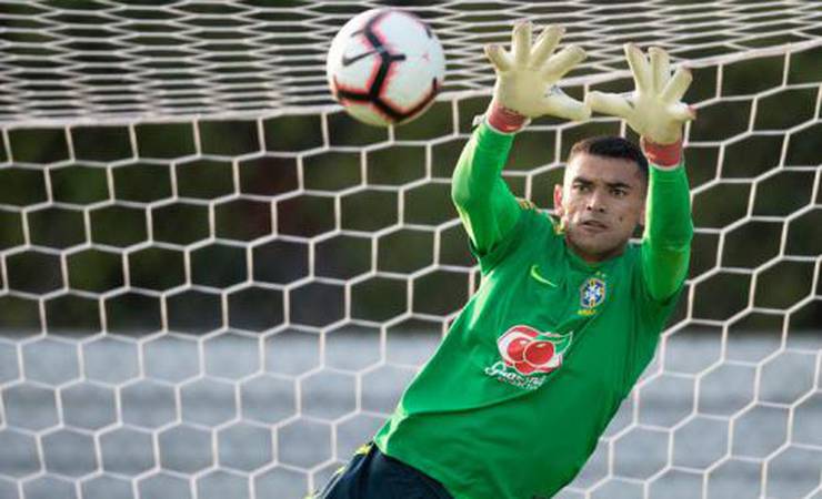 Flamengo entra em acordo com o Athletico e acerta a contratação do goleiro Santos