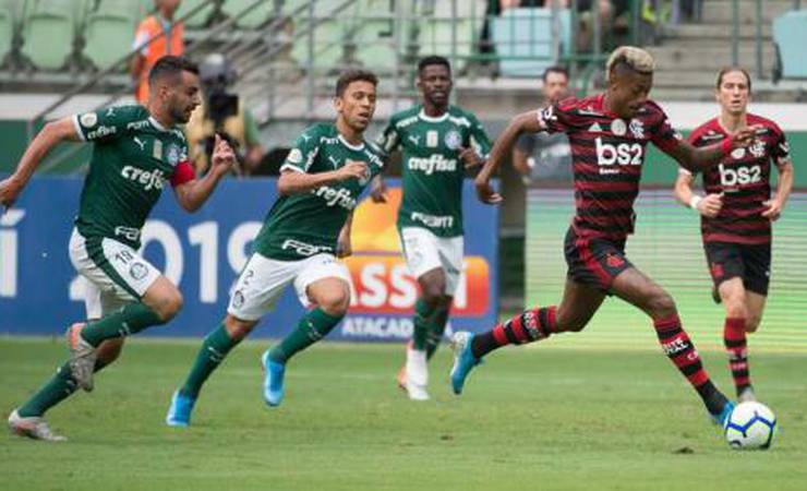 Palmeiras se posiciona sobre torcida única em duelo contra o Flamengo no Maracanã