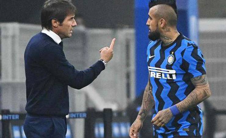 VÍDEO: na Inter de Milão, Conte rasgou elogios a Vidal e revelou em que posição o meia joga melhor