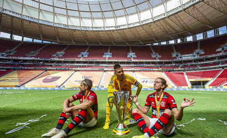 Geração 85 ganha espaço no primeiro jogo de Dorival à frente do Flamengo