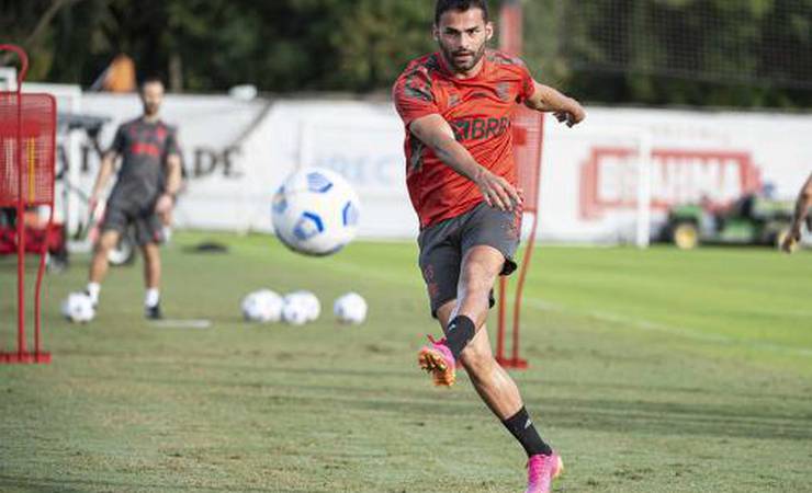 Thiago Maia, do Flamengo, recebe alta do hospital; saiba o próximo passo para a recuperação