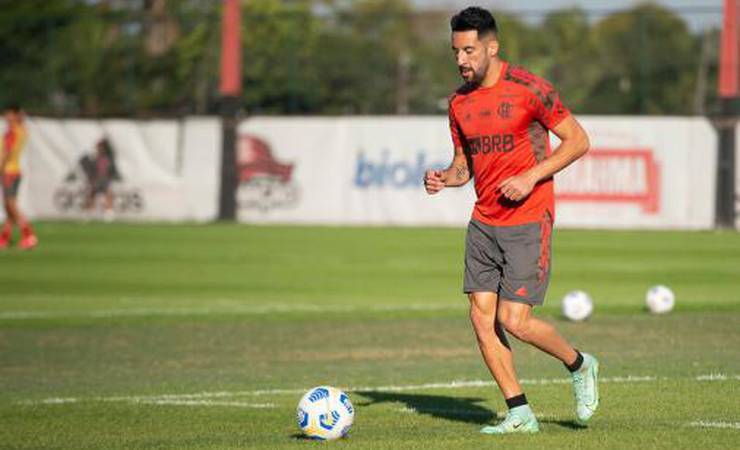 Sem clima e rendimento, Isla vê futuro incerto em seu último ano de contrato com o Flamengo