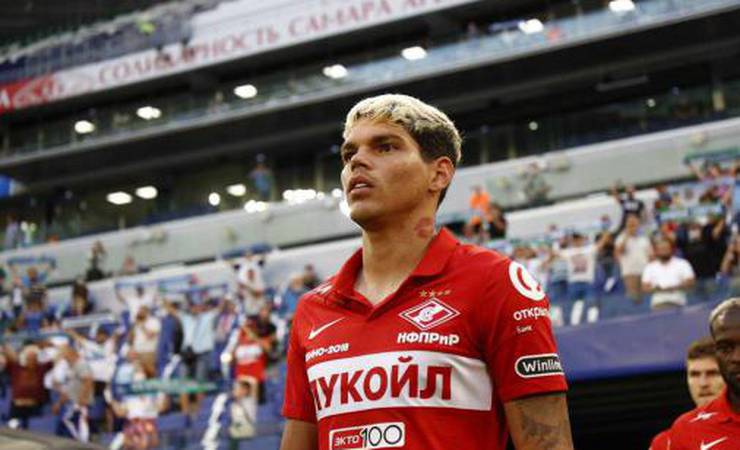 Lateral em pauta: Flamengo negocia com Ayrton Lucas, ex-Fluminense