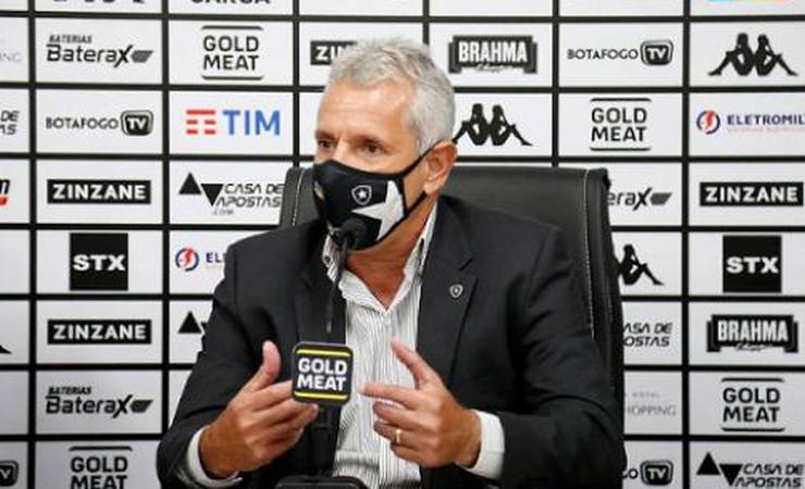 VP do Botafogo reclama de debates sobre gol anulado do Flamengo: 'É chororô'