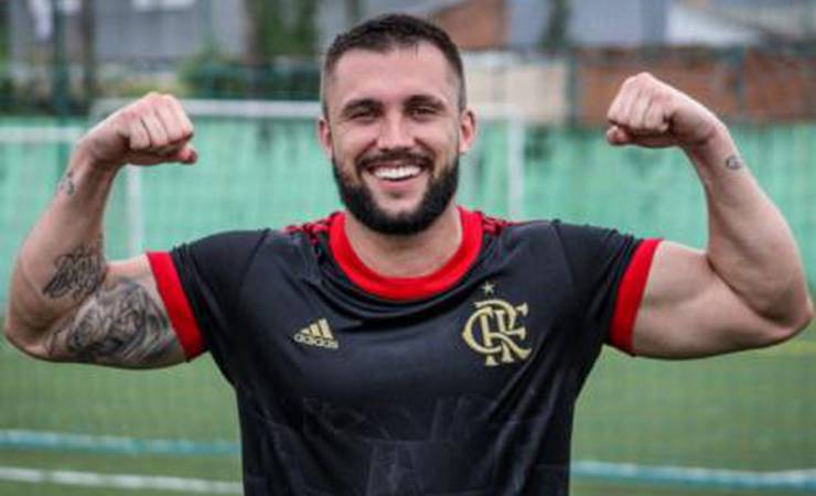Ex-Fut 7 do Flamengo, Arthur Picoli desabafa após ser associado com caso de estupro; jornal admitiu erro
