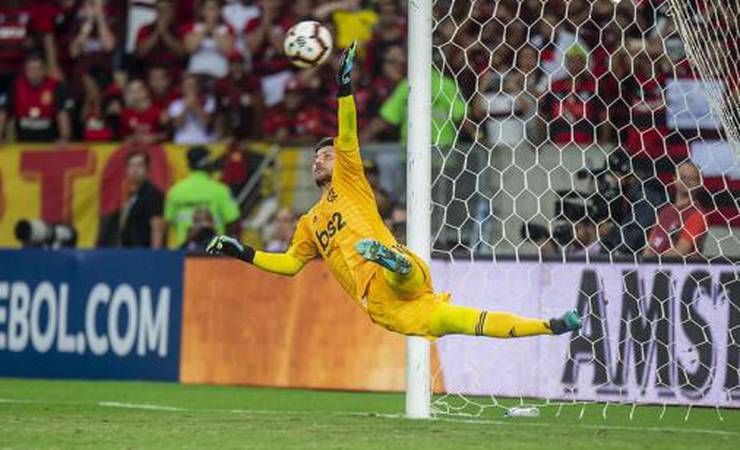 Com retorno de Diego Alves, Flamengo divulga relacionados para enfrentar o Audax Rio pelo Cariocão