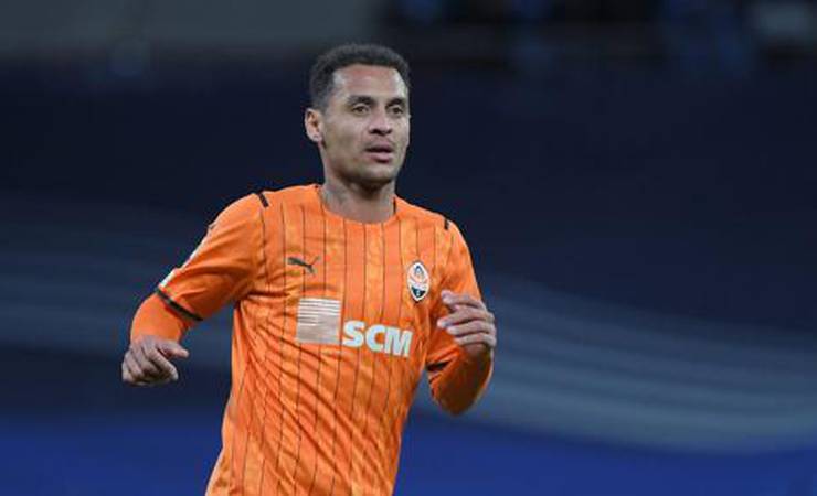 Em meio à tensão na Ucrânia, Alan Patrick, do Shakhtar Donetsk, consegue voltar ao Brasil
