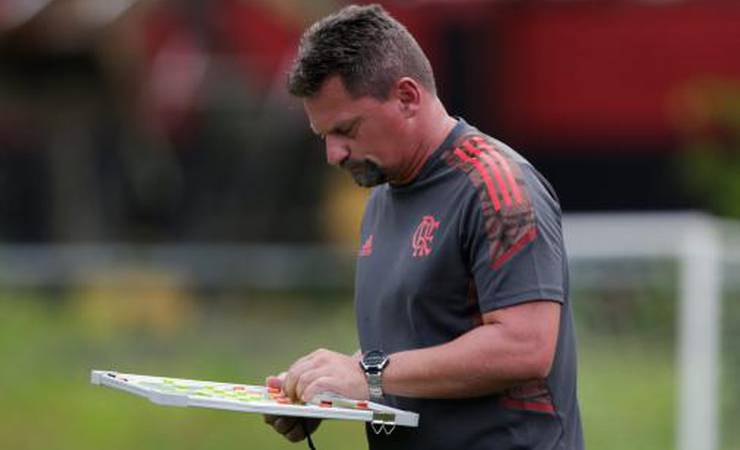 Técnico do Sub-20 avalia experiência no Carioca e elogia atitude de Paulo Sousa junto aos jovens do Flamengo