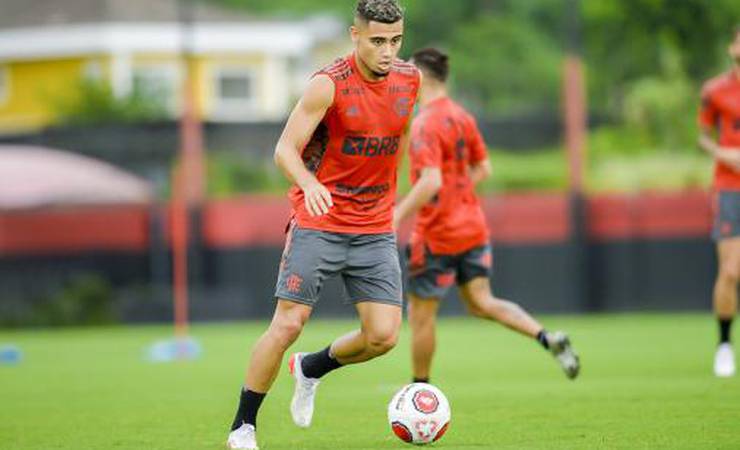 Flamengo negocia condições e faz nova oferta ao Manchester United por Andreas Pereira