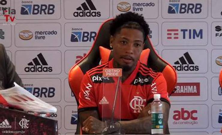 Ao lado do pai, Marinho chega ao Flamengo e se coloca a serviço de Paulo Sousa: 'Procuro sempre ouvir'