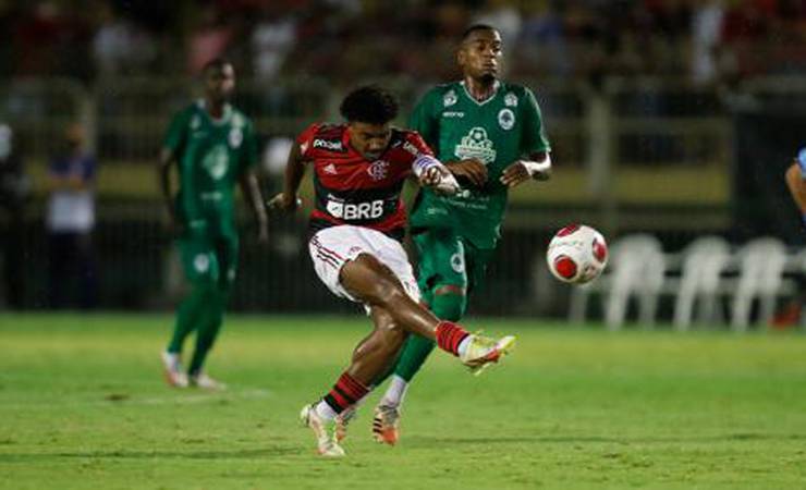 Vitinho cita qualidades de Paulo Sousa nos primeiros dias de Flamengo: 'É muito intenso'