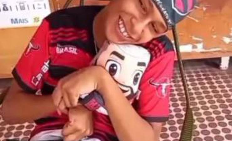 Golaço, Gabigol! Torcedor especial presenteado pelo atacante é ajudado por ONG e 'fala do Flamengo 24h'