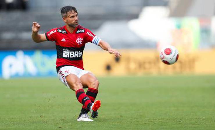 LANCE! Rápido: saídas do Flamengo, Santos tem reunião por Arena e mais!