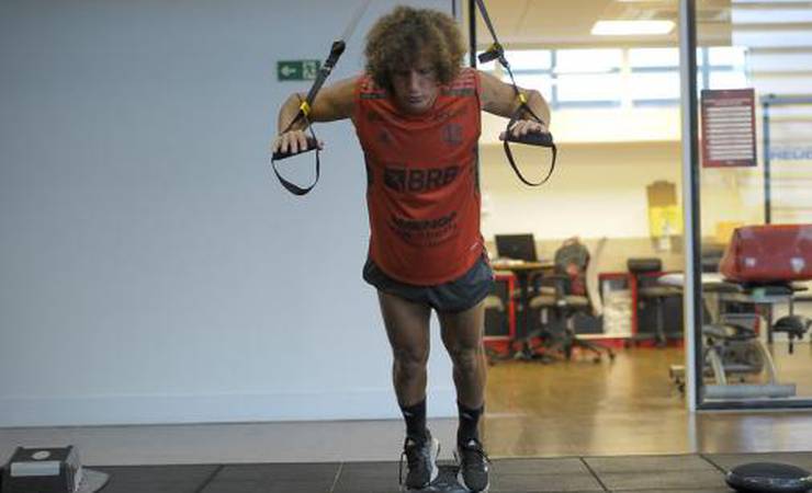 David Luiz trabalha à parte, e Diego Alves é reintegrado ao grupo do Flamengo