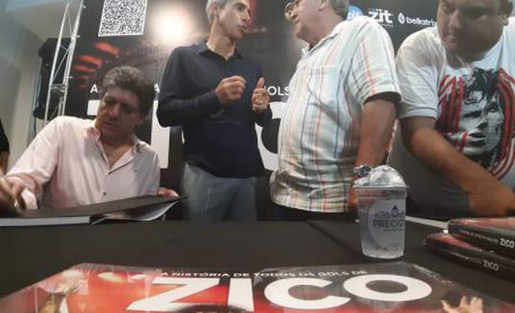 Paulo Sousa manda recado a Zico, aniversariante do dia: 'Eterno para todos que amam o futebol'