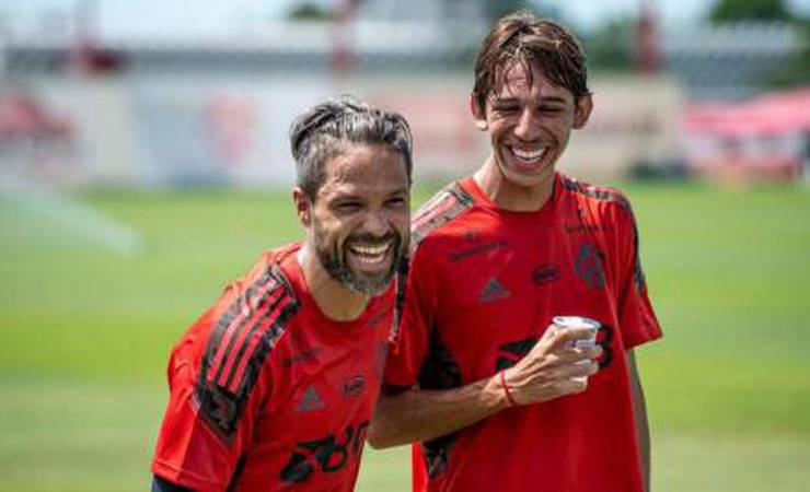 Jogadores da base do Flamengo zoam o Palmeiras após vice do Mundial: 'Continua sem'