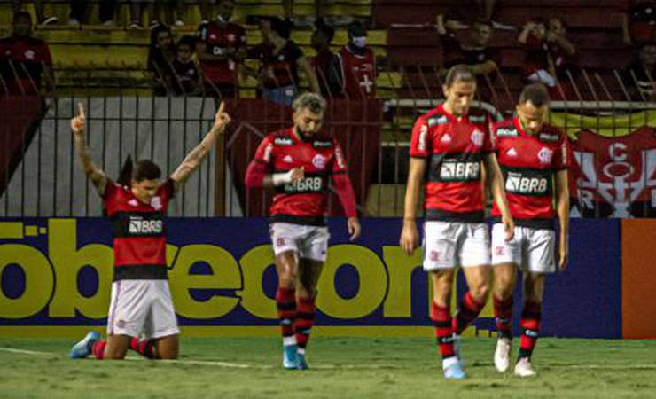 VÍDEO: Paulo Sousa vê Pedro 'muito estático' e diz como o atacante do Flamengo tem evoluído
